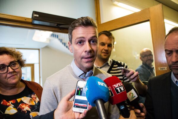 Hareide vil stille fem krav til Solberg