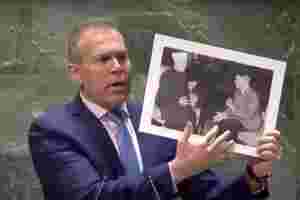 Viste frem foto av Hitler og palestinsk stormufti