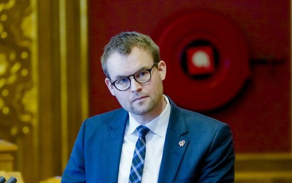 Fire milliarder fra bistandsbudsjettet skal brukes på flyktninger i Norge