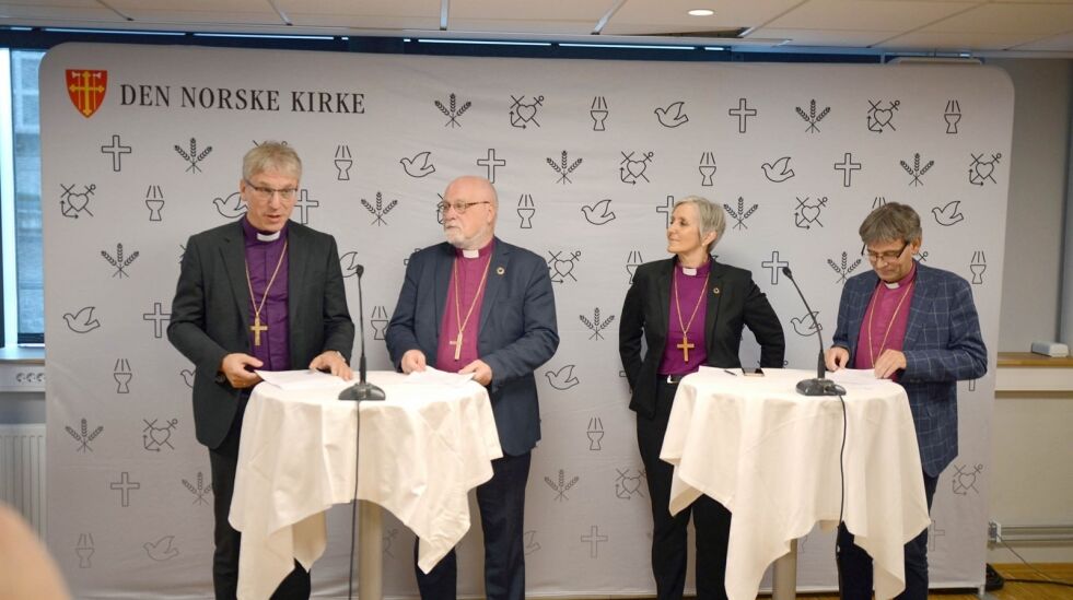 BISPEMØTET: Preses Olav Fykse Tveit la frem bispemøtets uttalelser sammen med flere av biskopene på en pressekonferanse fredag.
 Foto: Den norske kirke
