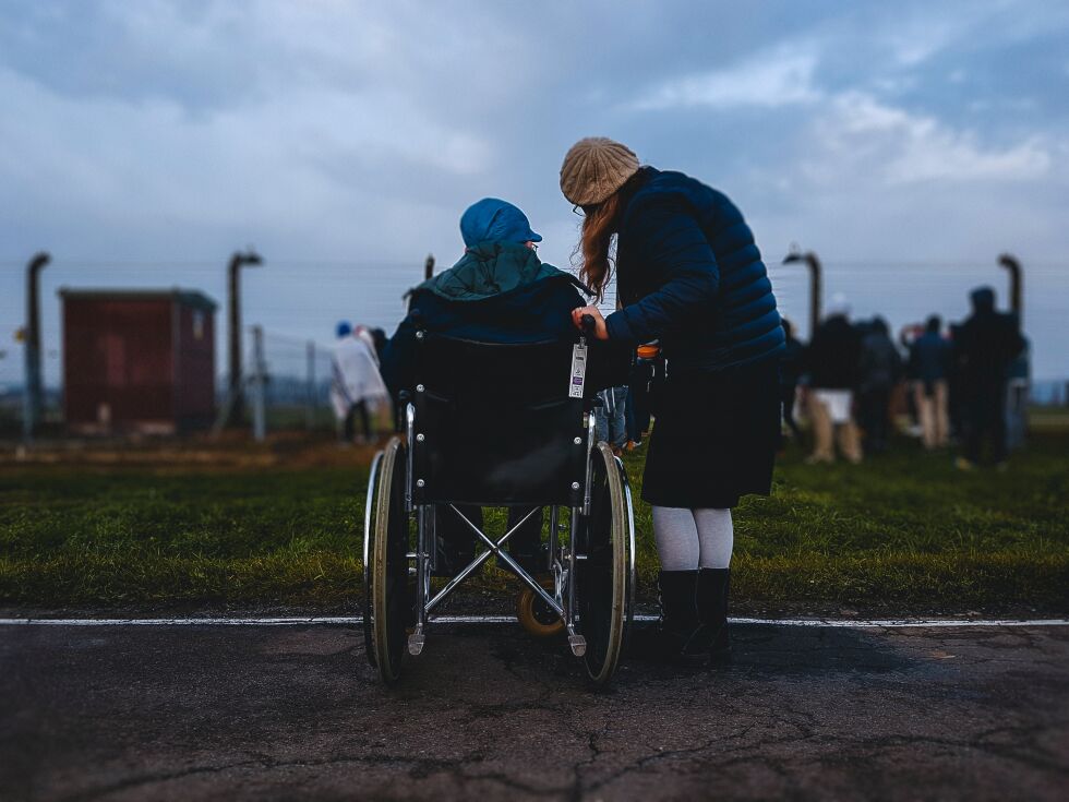 GODT DOKUMENTERT: — Bortfallet av de siste vitnene har lenge blitt diskutert som en bekymring blant institusjoner som formidler historien om Holocaust. Holocaust er imidlertid en svært godt dokumentert forbrytelse, og vi har svært mange gode intervjuer, sier Mats Tangestuen faglig leder og historiker ved Jødisk Museum i Oslo til Norge IDAG
 Foto: Unsplash/Josh Appel