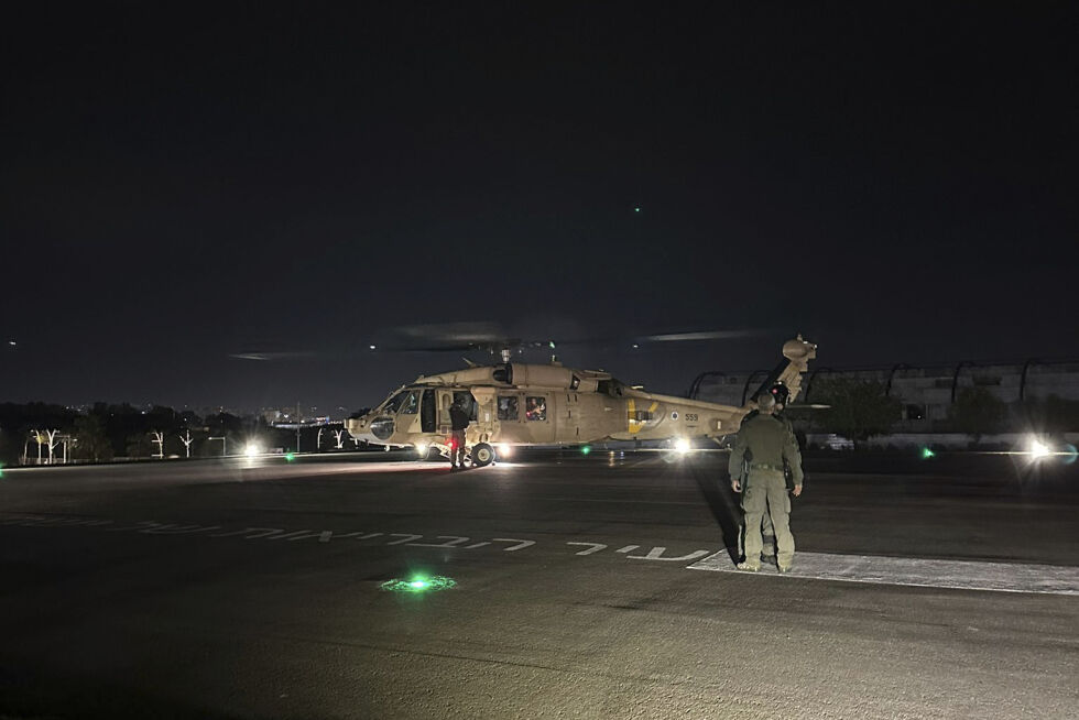 Et IDF-helikopter ankommer Sheba Medical Center i Ramat Gan, Israel, med de to gisler reddet ut av Rafah på Gazastripen av spesialsoldater, mandag 12. februar. 2024.
 Foto: IDF via AP/NTB.