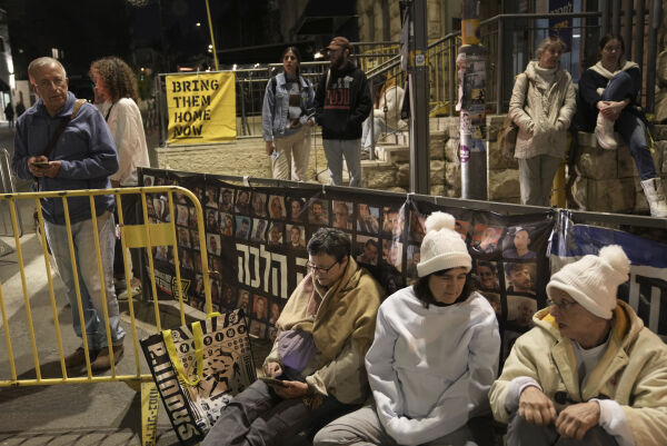 Israelske gisselfamilier splittet over våpenhvileavtalen