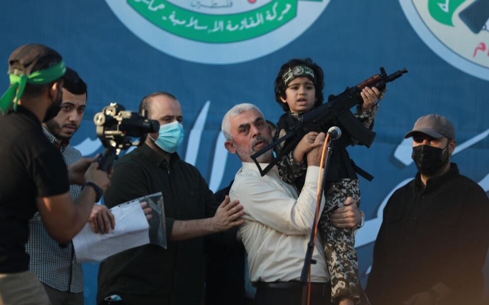 Lederen for terrorgruppen Hamas Yahya Sinwar, oppildner sine tilhengere på Gazastripen. Arkivbilde.
 Foto: Majdi Fathi/TPS