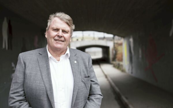 – Skolen skal ikke være ideologisk kamparena