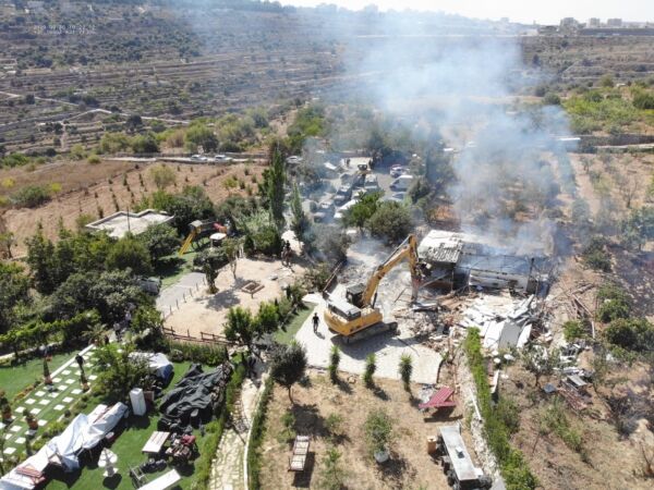Israel fjerner ulovlig palestinsk bosetning på privateid tomt