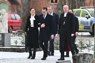 Kronprinsesse Victoria deltar på minnegudstjeneste i Örebro