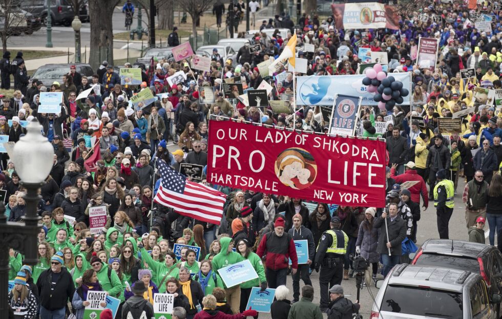 Tusener: Abortsaken står kanskje ved et vendepunkt i USA, 44 år etter at Høyesterett åpen for fri abort. Fredag marsjerte tusener av amerikanere i Washington DC.
 Foto: NTB scanpix