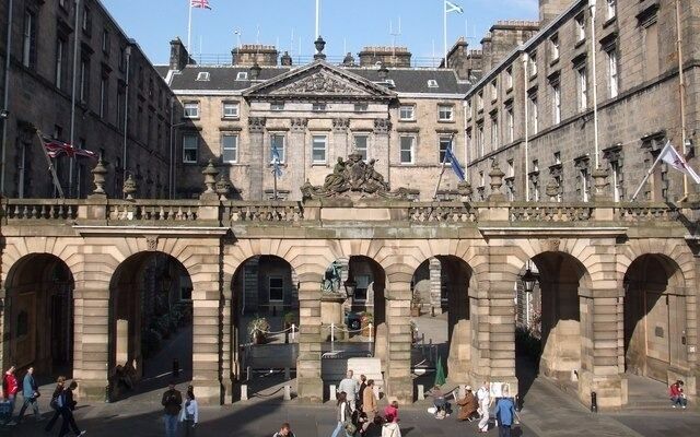 Byrådet i Edinburgh betaler erstatning til kristen menighet etter å ha stanset konferanse. Bilde av Edinburgh city council chambers.
 Foto: Wikimedia Commons
