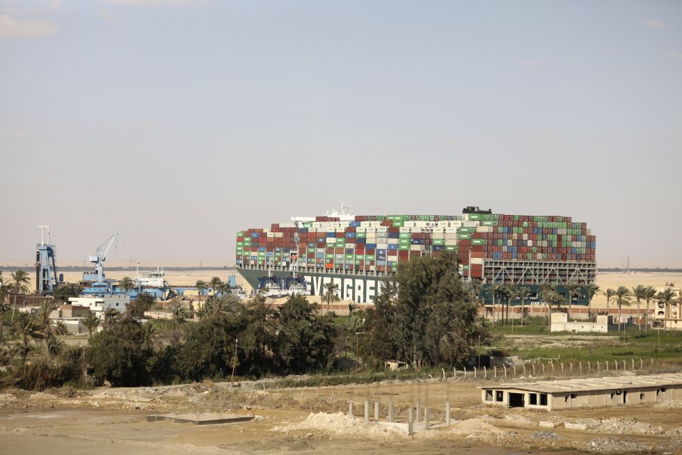 Kontainerskipet Ever Given som blokkerte Suezkanalen, er nå i bevegelse.
 Foto: Ap