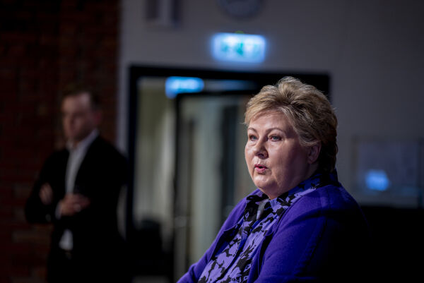 Erna Solberg lar Høyre bestemme om hun får fortsette som leder