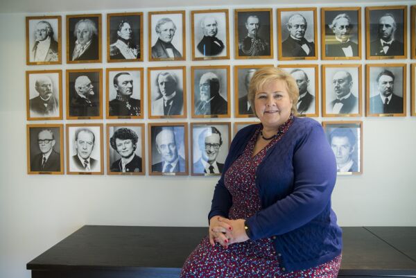 Erna Solberg danker ut Kåre Willoch som lengstsittende statsminister fra Høyre