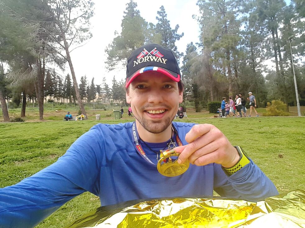 DRØMMEN: For Israelvenn Benjamin Karlsen fra Notodden var det en drøm å løpe Jerusalem Marathon. Han fullførte den lengste distansen på under fem timer.
 Foto: Privat