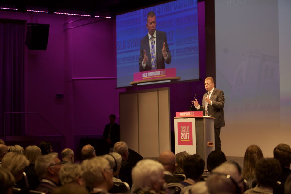 Israels ambassadør Raphael Schutz talte på Oslo Symposium fredag.
 Foto: Marion Haslien