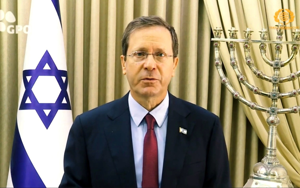 Israels president Isaac Herzog trakk blant annet frem sin erfaring med den kristne omsorgen for det jødiske folket, i sin tale under Løvhyttefesten.
 Foto: Skjermbilde/ICEJ