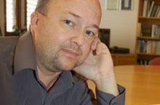 Sandsmark får glimrende omtale for bokserie