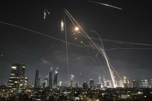 Raketter skutt fra Iran mot Israel – eksplosjoner i Tel Aviv