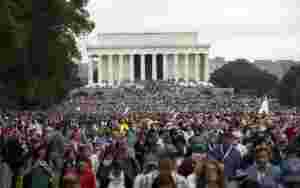 Over 75 000 marsjerte og ba i Washington DC