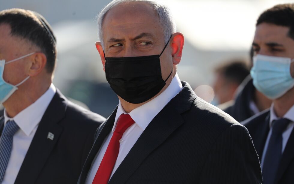 Israels statsminister Benjamin Netanyahu er ikke smittet, men må likevel i karantene. Det er statsministerens tredje periode i isolasjon.
 Foto: Abir Sultan / NTB