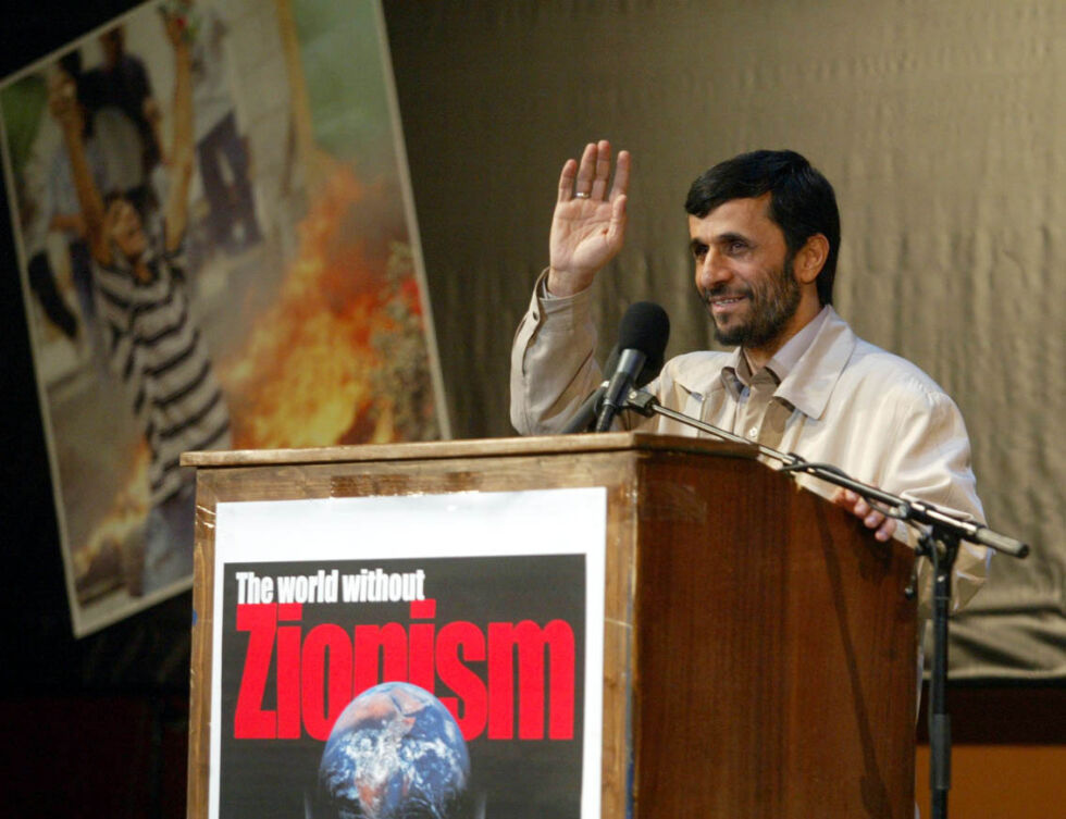 – Irans tidligere president Mahmoud Ahmadinejad ønsket seg en verden uten sionisme. Erling Rimehaug ønsker seg, uten sammenligning for øvrig, en verden uten kristensionisme. Han fremstår som å forsvare sionisme, men med forbehold, skriver Martin Gellein i sin kommentar.
 Foto: NTB.