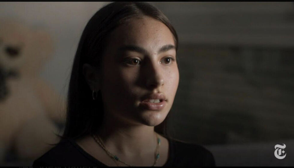 LØSLATT GISSEL: Sahar Calderon som selv var gissel, har en far som fremdeles er gissel på Gaza.
 Foto: Skjermdump Ynetnews/New York Times
