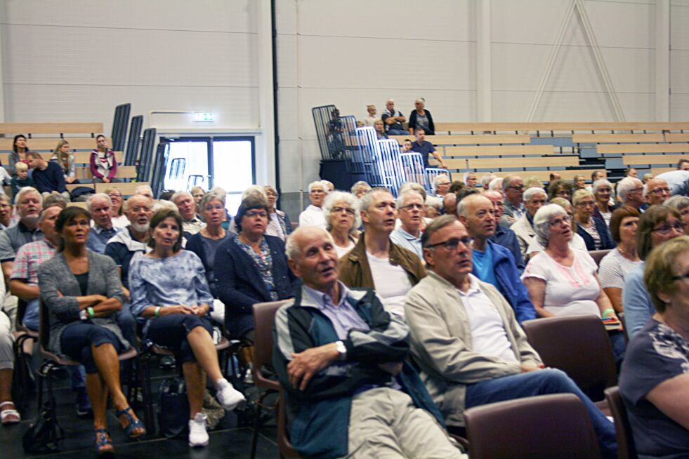 500: Fra møte i Normisjonshallen i Grimstad, der rundt 500 var samlet om kveldene.
 Foto: Agnar Klungland