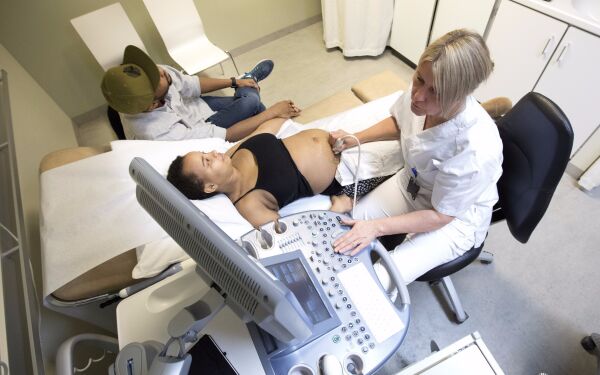 – Kostbar og ressurskrevende screening av gravide