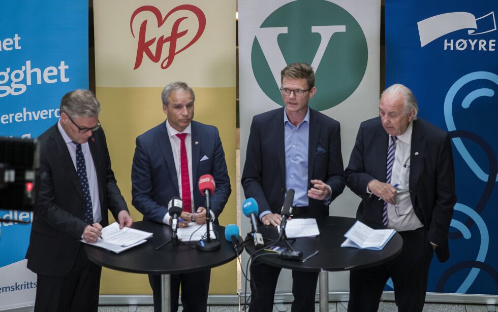 Fra venstre: Hans Andreas Limi (FrP), Hans Olav Syversen (KrF), Terje Breivik (V) og Svein Flåtten (H) under presskonferanse angående revidert nasjonalbudsjett i Stortinget.
 Foto: Berit Roald / NTB scanpix