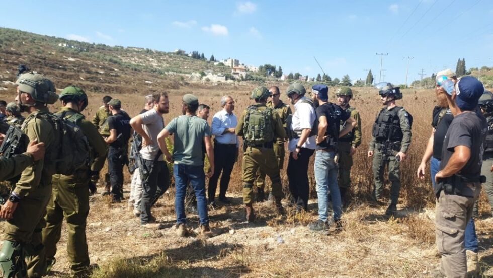 KEDUMIM: Israelske sikkerhetsstyrker ved Kedumim i Samaria, etter et palestinsk terrorangrep 6. juli 2023.
 Foto: TPS