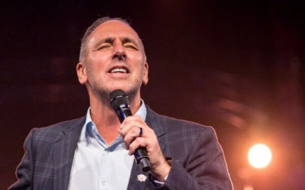 Brian Houston føler seg forfulgt