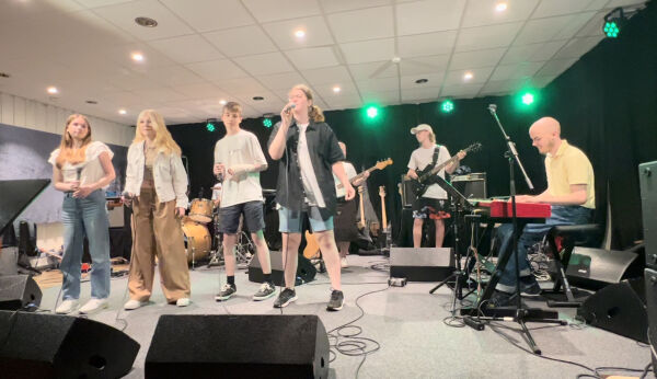 Ønsket nye elever velkommen med plenfestival