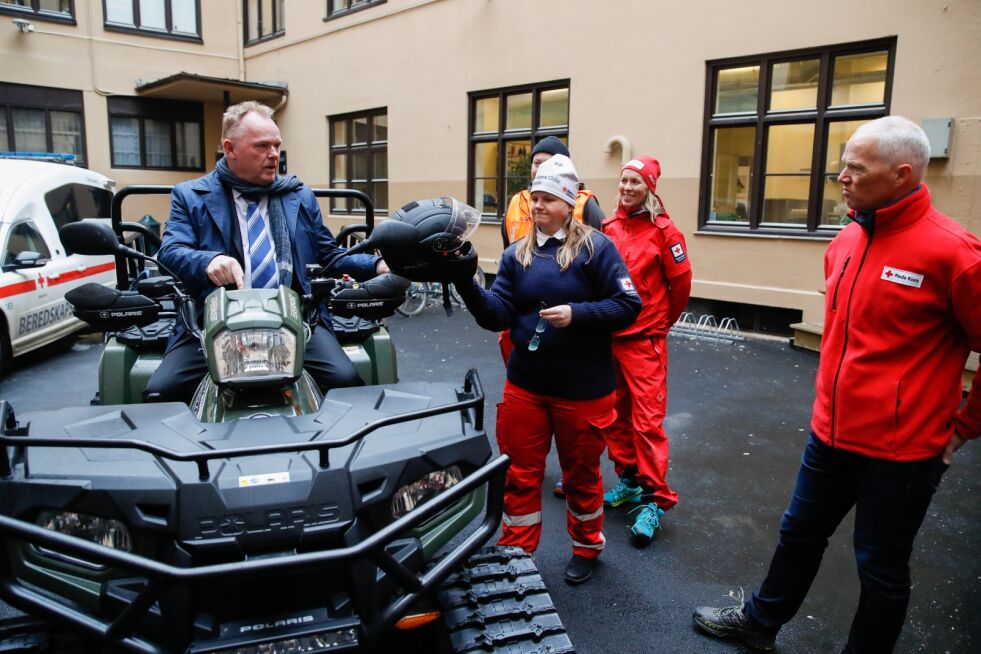 Fungerende justis- og beredskapsminister Per Sandberg (Frp) åpnet Røde Kors' påskesentral fredag. Foto: Fredrik Hagen / NTB scanpix