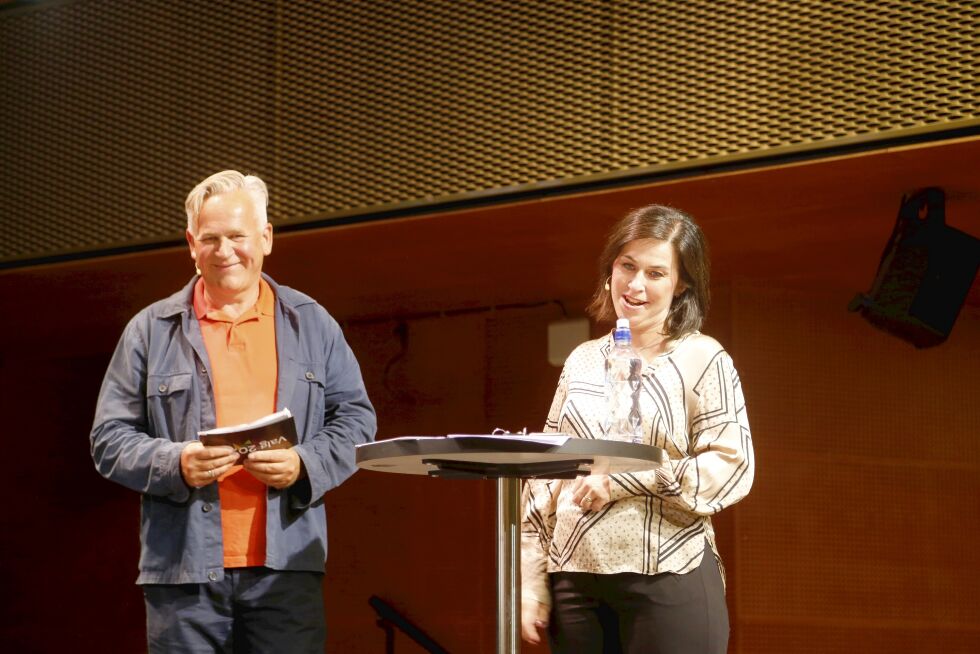 DEBATTLEDERE: Pastor Wiggo Skagestad og medieleder Margrethe Tveit ledet debatten i Q42.
 Foto: Tor-Bjørn Nordgaard