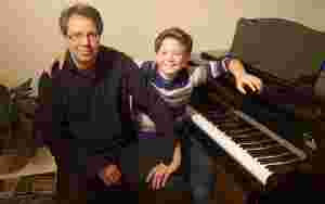 Piano-geniet Samuel (12) fikk tilbud om platekontrakt