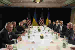 Vance advarer Zelenskyj mot å kritisere Trump