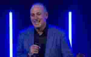 Trekker seg som global pastor i Hillsong