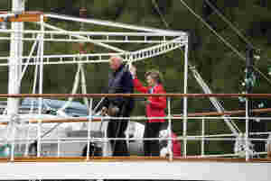 Brudefølget møtte Kongeskipet i Geirangerfjorden