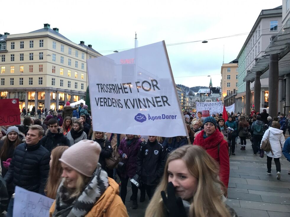 KVINNEDAGEN: Åpne Dører markerte seg i 8. mars-tog i fire norske byer til støtte for kvinners trosfrihet.
 Foto: Åpne Dører