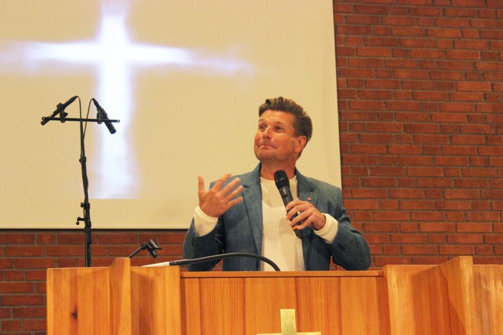 Pastor-innsettelse: Edvard John Hughes innsatt som pastor i M40 – som ber for ny vekkelse i Oslo.
 Foto: Finn Jarle Sæle