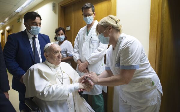 Paven utskrevet fra sykehuset