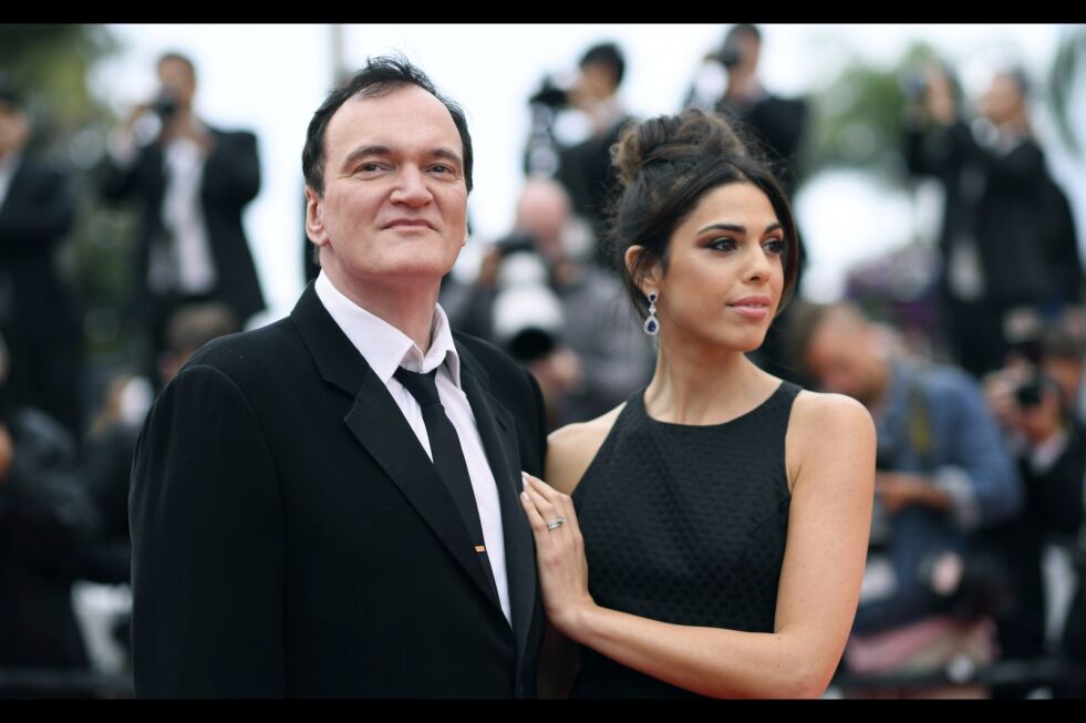 Quentin Tarantino og hans kone Daniela Pick nyter livet i Israel mens de venter på at deres første ban skal bli født. Tarantino sier at han vil lære seg hebraisk fordi han vil ikke at barna hans skal snakke et språk han ikke forstår.
 Foto: Arthur Mola/NTB Scanpix