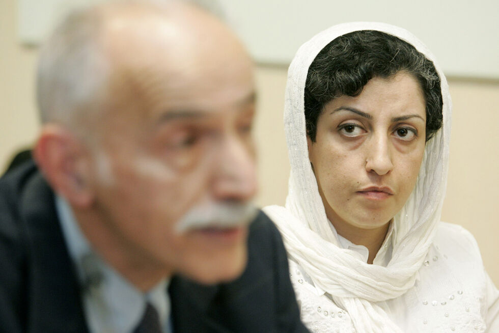 Menneskerettsforkjemper Narges Mohammadi under en pressekonferanse i Sveits i 2008. Fredag ble det kunngjort at Mohammadi er årets vinner av Nobels fredspris.
 Foto: Foto: Magali Girardin / Keystone / AP / NTB