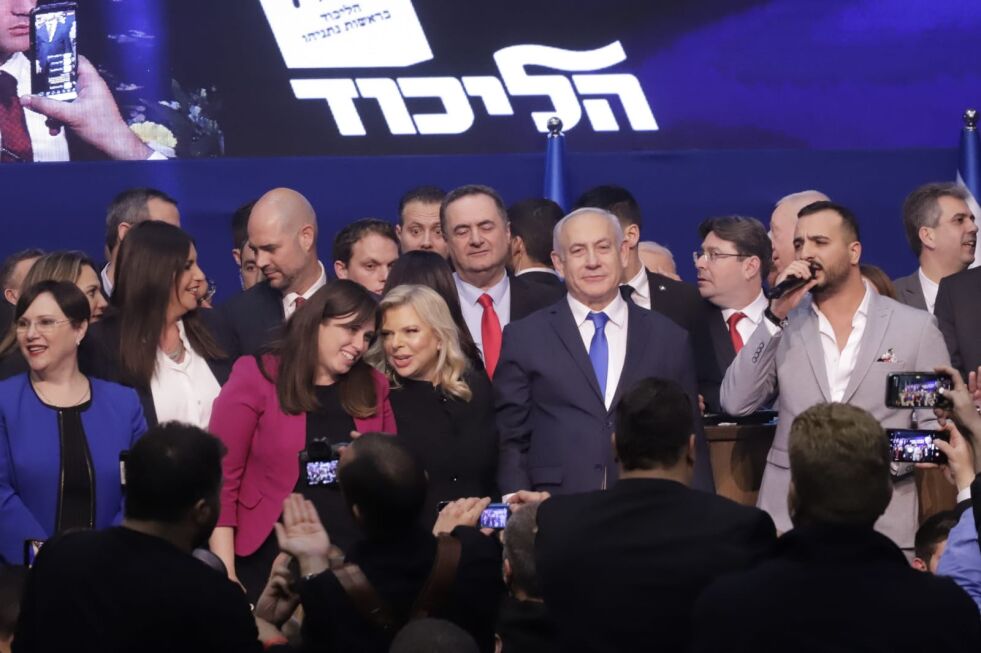 KNAPP SEIER: Benjamin Netanyahu og hans parti Likud er valgvinnere, men flertallet i Knesset er likevel ikke sikret etter at 90 prosent av stemmene er talt opp tirsdag ettermiddag.
 Foto: TPS