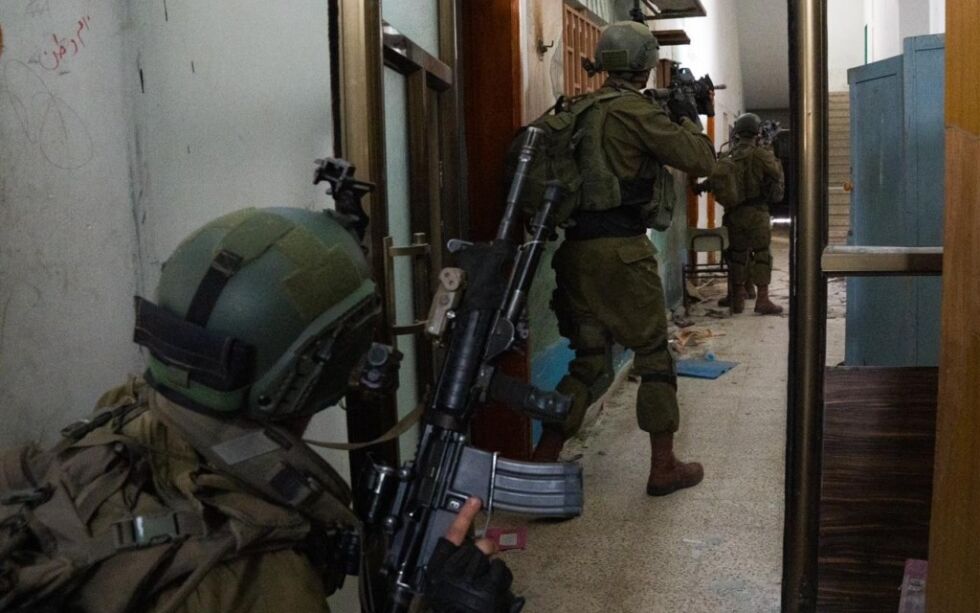 Israelske soldater på Shifa-sykehuset.
 Foto: Israels Defence Forces.