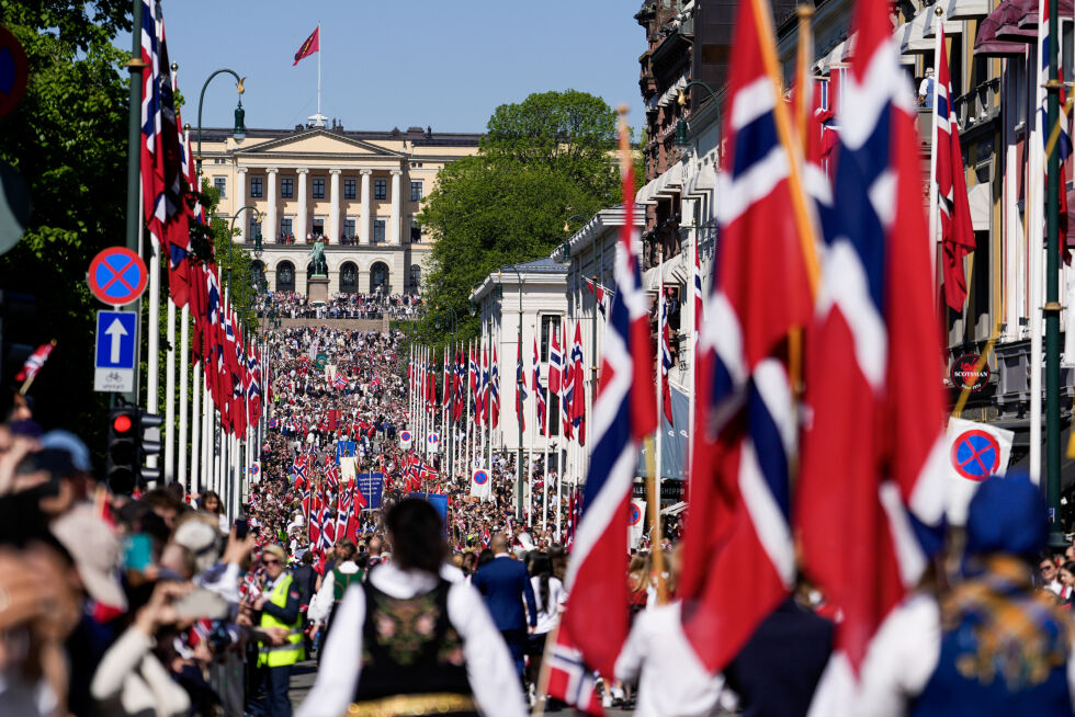 Barnetoget på vei opp Karl Johans gate under 17.mai-feiringen i Oslo i 2024.
 Foto: Javad Parsa / NTB
