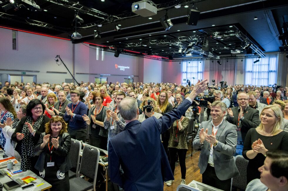 Partileder Jonas Gahr Støre applauderes under APs landsmøte i 2015. Arkivfoto.
 Foto: NTB Scanpix