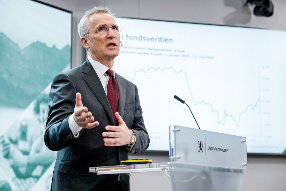 Finansminister Jens Stoltenberg (Ap) la torsdag fram revidert nasjonalbudsjett, som er en oppdatering av årets statsbudsjett.
 Foto: Cornelius Poppe / NTB