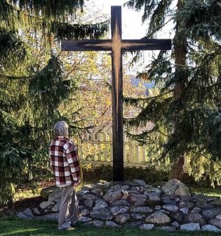 Vitnesbyrd: – Hele livet mitt ble forandret da jeg tok imot Jesus / Les Karins sterke livshistorie om psykisk sykdom, selvmordsforsøk og New Age.