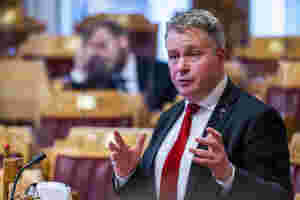 Innfører fotlenke for farlige kriminelle på prøve
