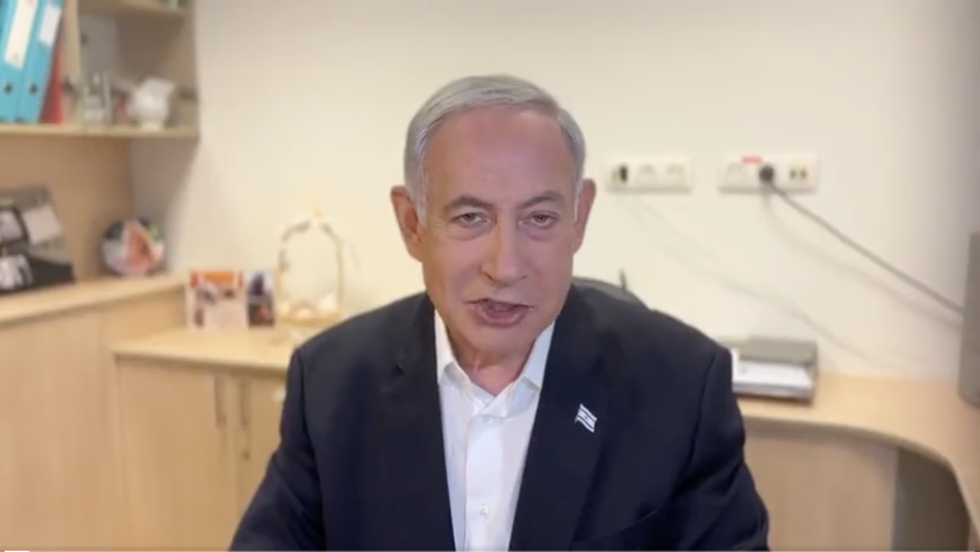Benjamin Netanyahu postet i dag en video der han sier at operasjonen har vært vellykket.
 Foto: Skjermdump Twitter